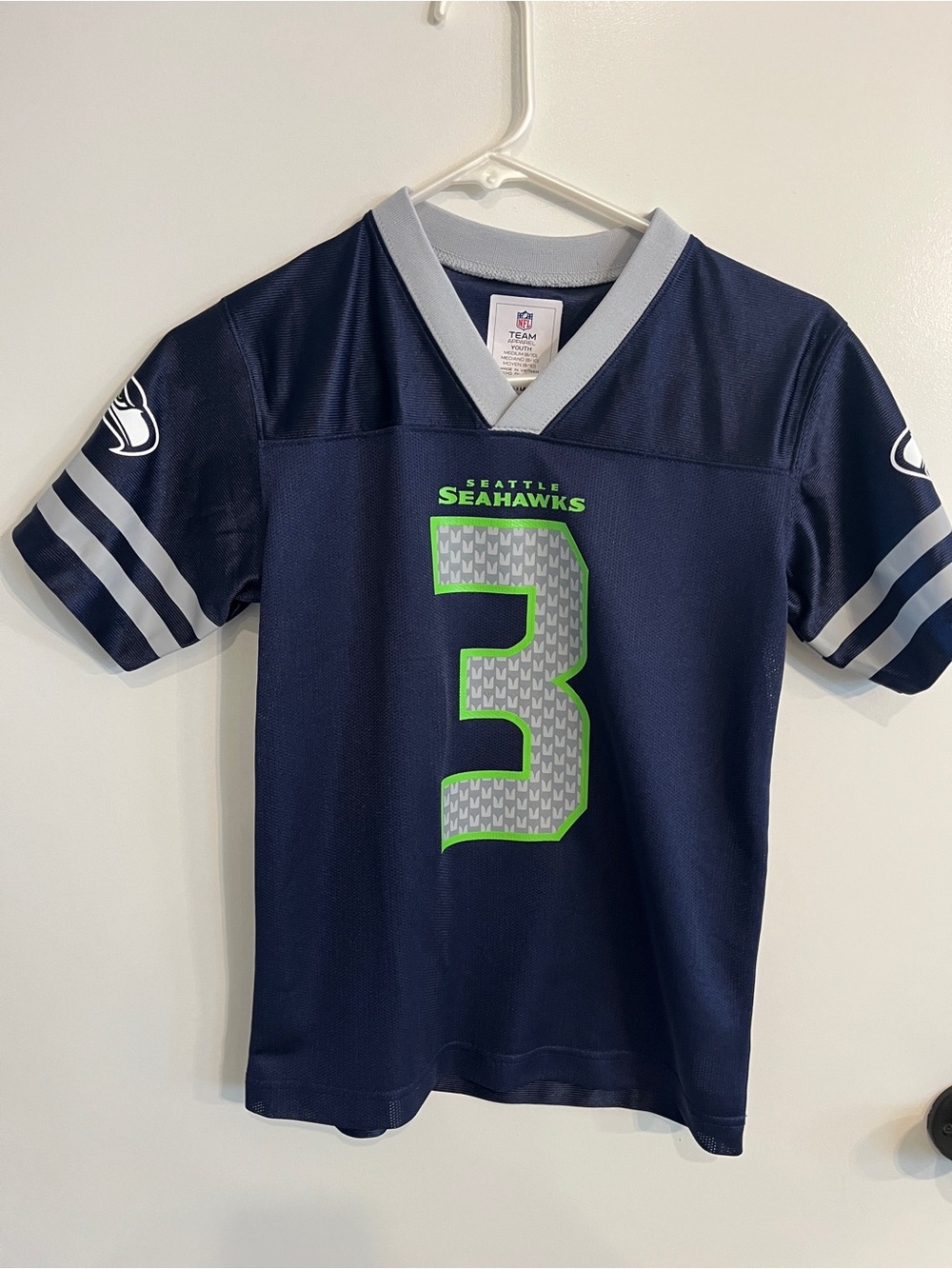 Youth size med 8/10 NFL Team Apparel Seattle Seahawks #3 Wilson Jersey